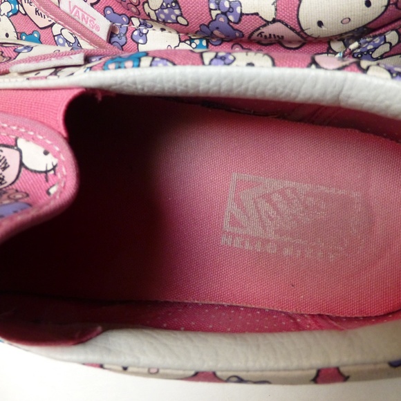 HELLO KITTY VANS SPEC EDITION PINK SLIP ONS - Picture 7 of 8
